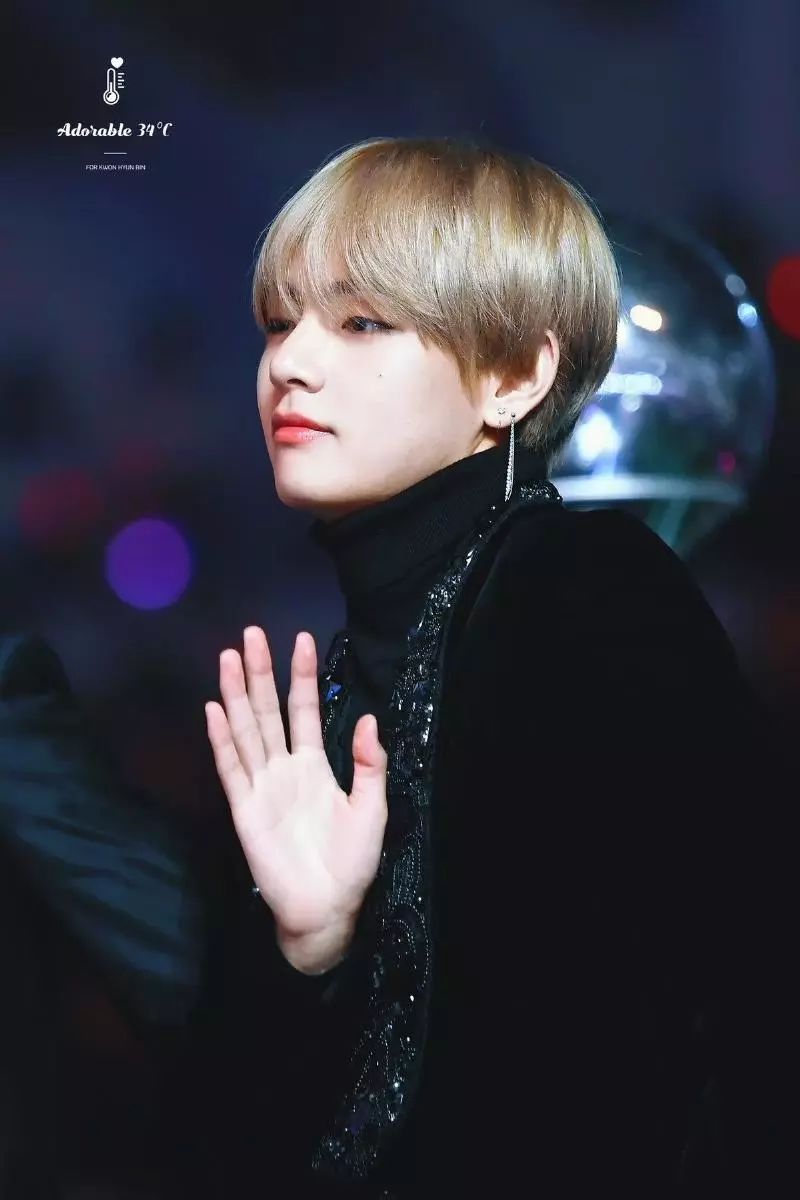 世界首帅V戴起耳环来，让女生都自愧不如啊！