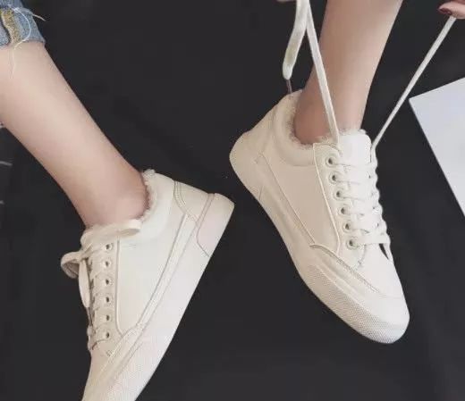 百搭小白鞋显脚小高级感加绒,好看又保暖的小白鞋推荐