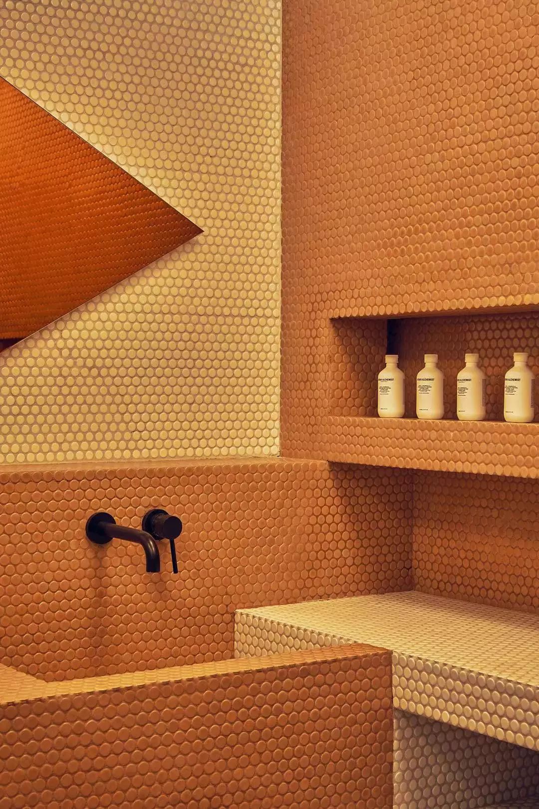 进公寓买设计品，到邮局逛百货店，这三家潮铺我真的摸不透