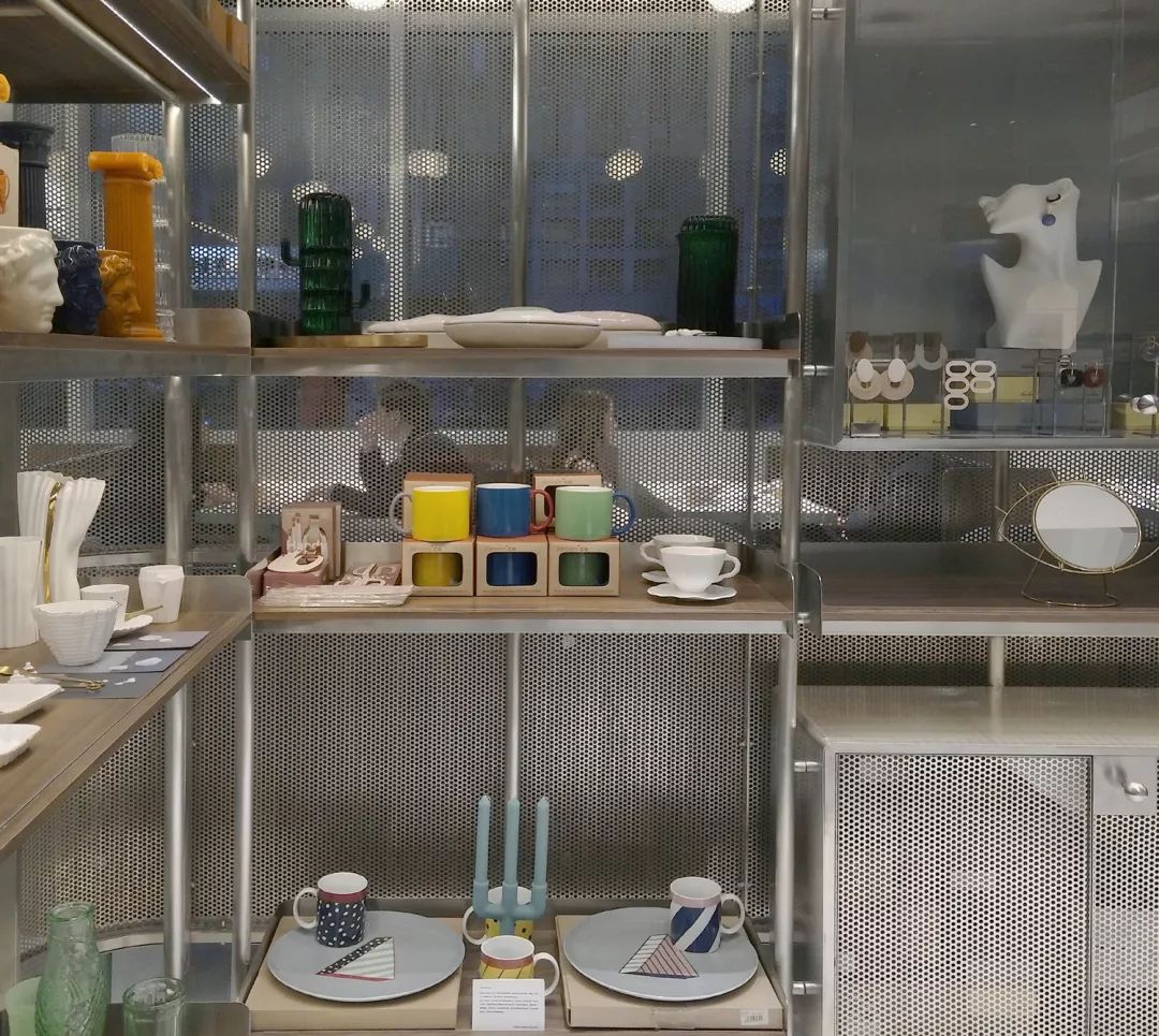 进公寓买设计品，到邮局逛百货店，这三家潮铺我真的摸不透