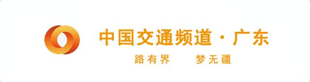 轿车失控撞飞多人,可怕小轿车突然失控撞飞路边行人
