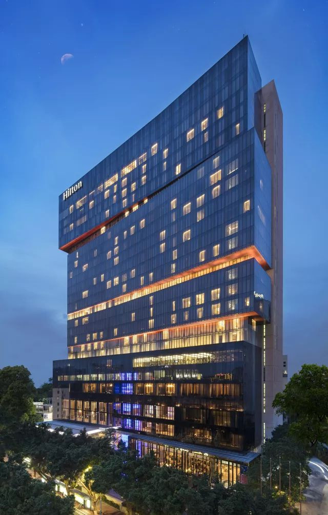 ￥238/位——“爱尔兰生蚝+15种海鲜”畅吃，还送波龙！乐队表演周末哈根达斯！这家希尔顿旗下酒店颠覆吃货想象！