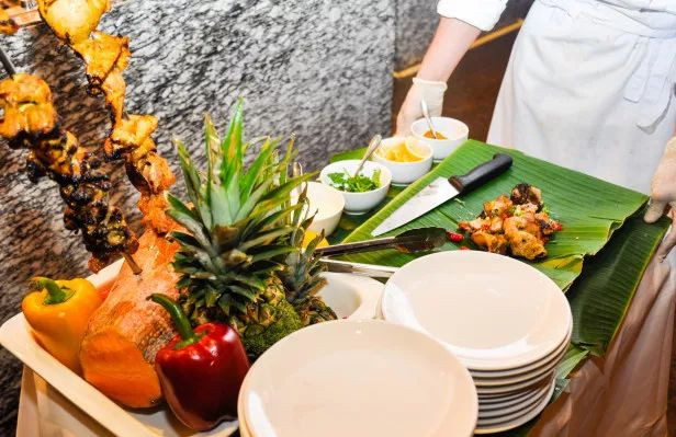 ￥238/位——“爱尔兰生蚝+15种海鲜”畅吃，还送波龙！乐队表演周末哈根达斯！这家希尔顿旗下酒店颠覆吃货想象！