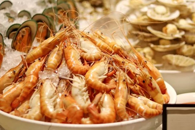 ￥238/位——“爱尔兰生蚝+15种海鲜”畅吃，还送波龙！乐队表演周末哈根达斯！这家希尔顿旗下酒店颠覆吃货想象！