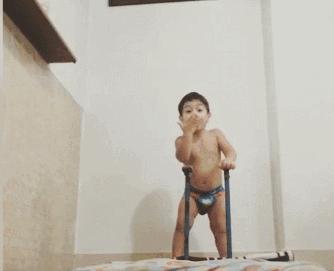 泰山腹肌小孩,五岁小孩儿8块腹肌