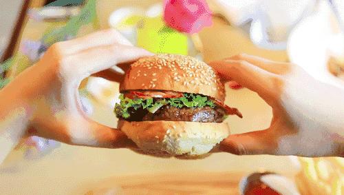 17岁少女抽出粉红色的血，瞬间凝固差点丢命！原因竟是3年前开始……