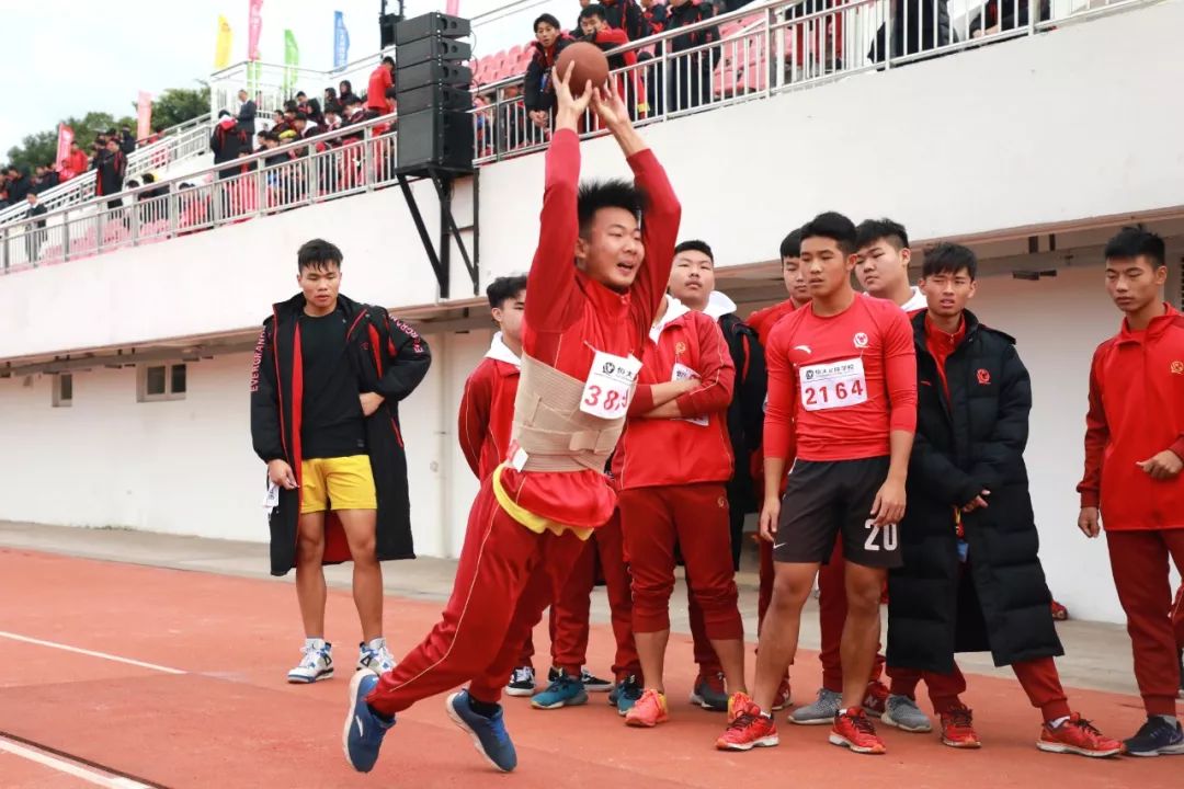 足球特色校的足球比赛,足球趣味运动会项目