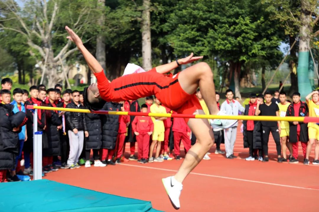 足球特色校的足球比赛,足球趣味运动会项目