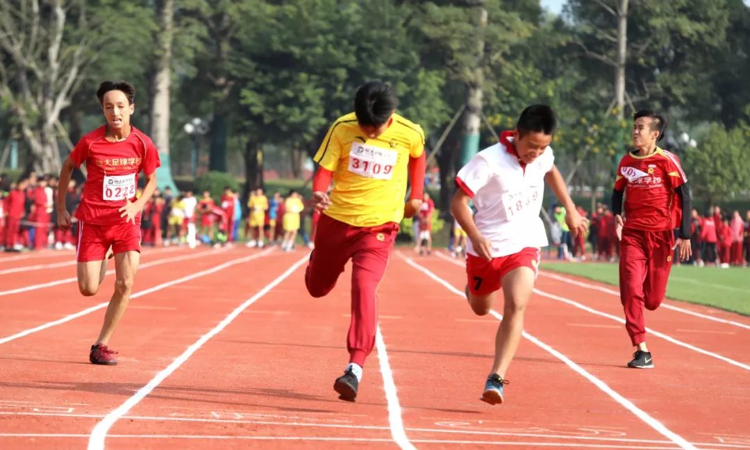 足球特色校的足球比赛,足球趣味运动会项目
