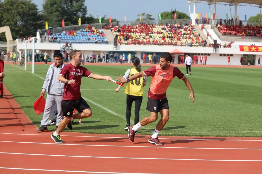 足球特色校的足球比赛,足球趣味运动会项目