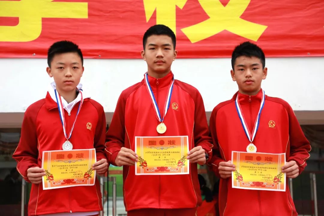 足球特色校的足球比赛,足球趣味运动会项目