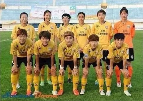 厉害！湖*姑北**娘荣膺亚洲足球小姐：从小跟男孩一起踢球