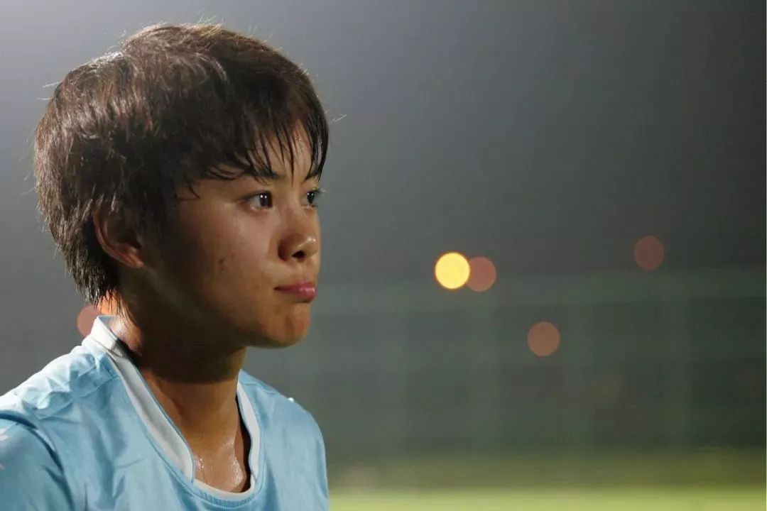 厉害！湖*姑北**娘荣膺亚洲足球小姐：从小跟男孩一起踢球