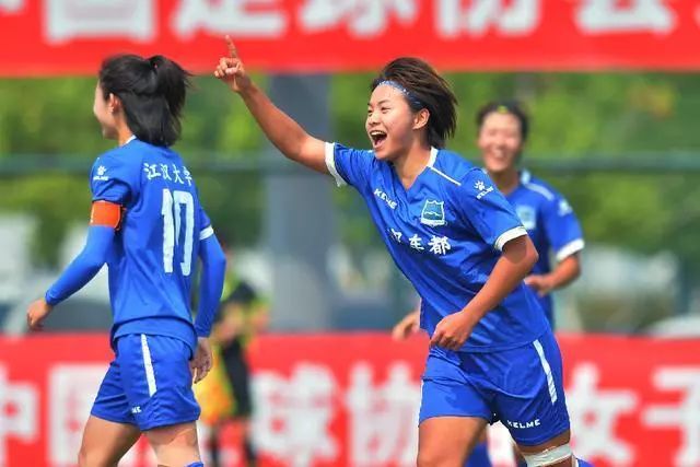 王霜当选亚洲最佳女足运动员,王霜亚洲足球小姐获奖视频