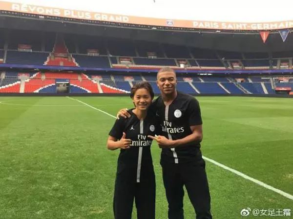 王霜当选亚洲最佳女足运动员,王霜亚洲足球小姐获奖视频