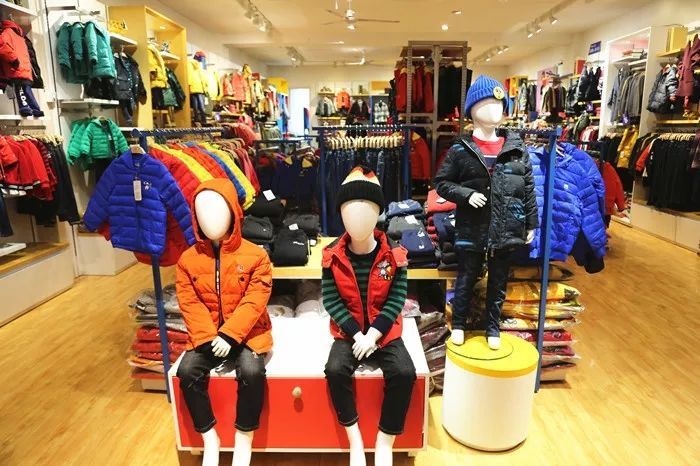 挤爆！1元抢儿童围巾雨伞，童装羽绒服低至2.9折，神木这家店要被搬空了！