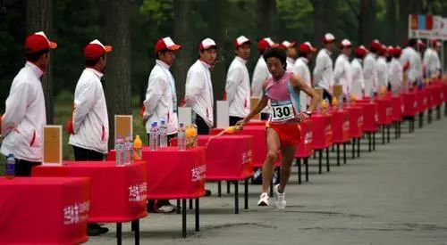 南宁2019年马拉松选手猝死,南宁马拉松规定的时间限制