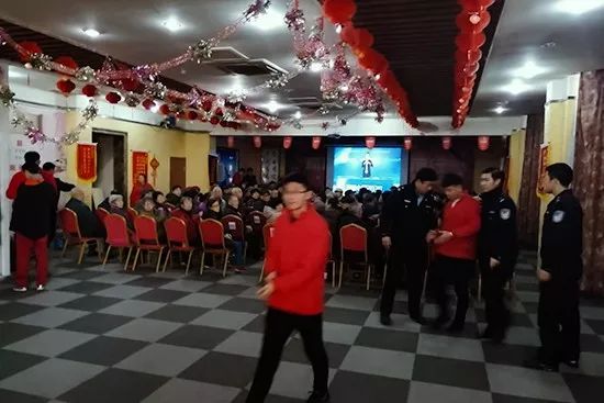 兜售伪劣保健品专骗老人事件,卖保健品骗老人曝光