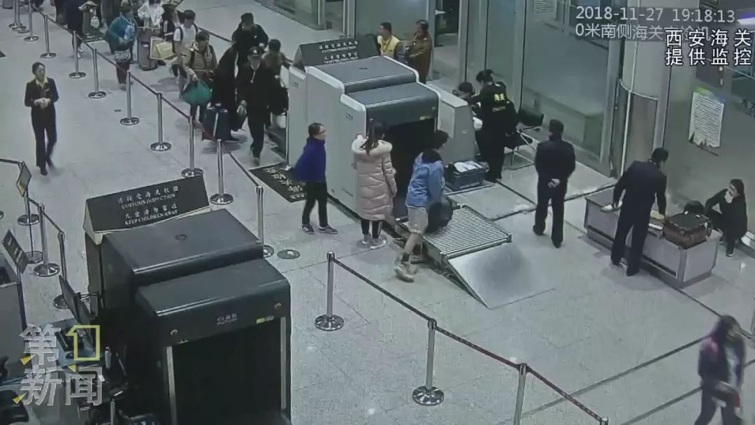 手脚共戴8块名表！留学生带35万奢侈品入境，涉嫌偷*税逃**款10余万