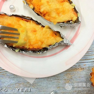 芝士焗红薯的简单做法,甜蜜蜜汁红薯的做法