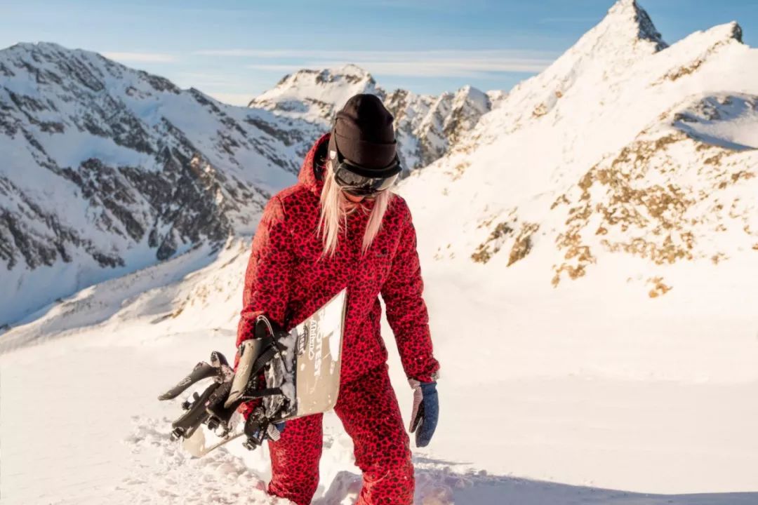 2024款最好看的滑雪服,90年代复古滑雪服