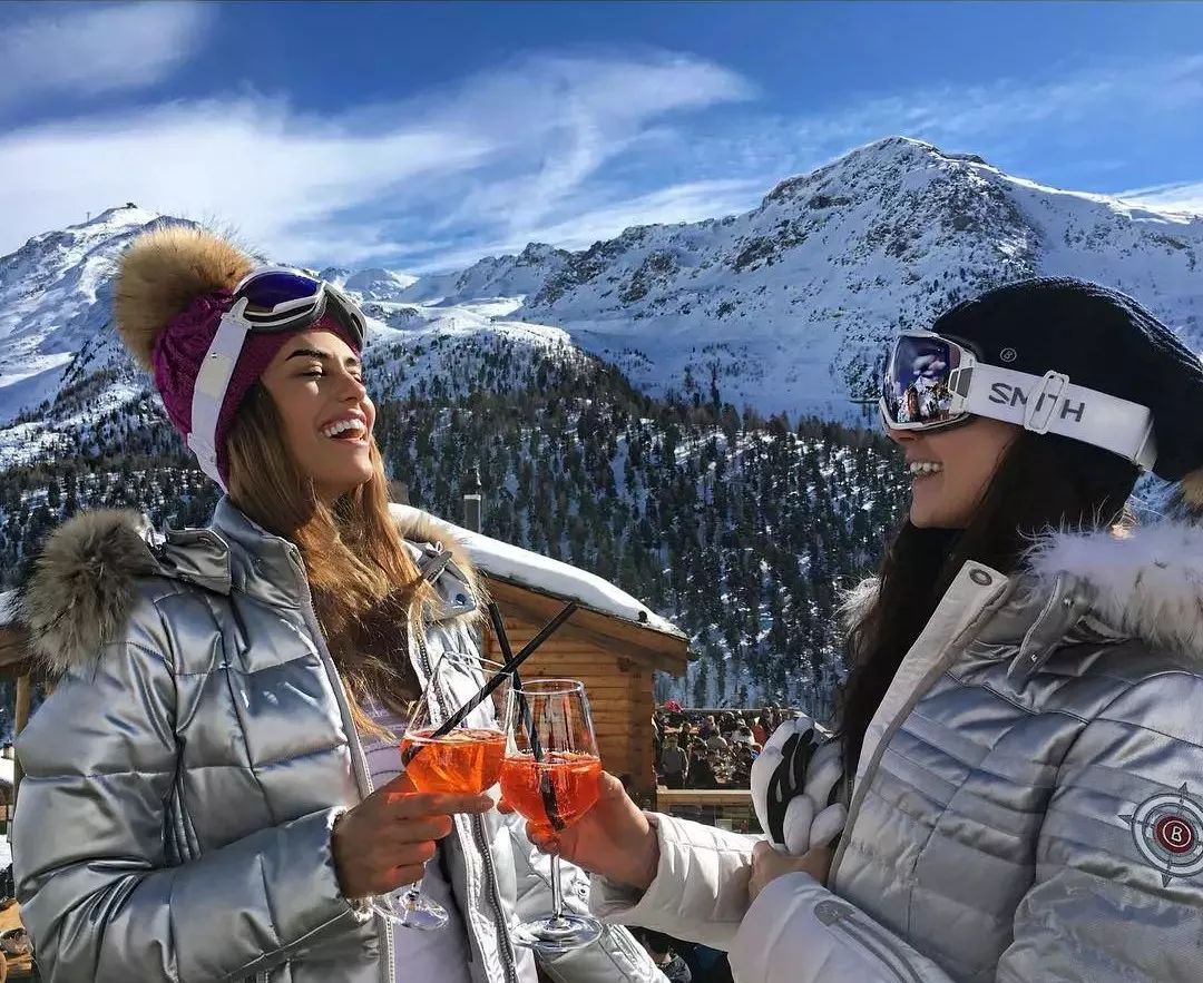 2024款最好看的滑雪服,90年代复古滑雪服