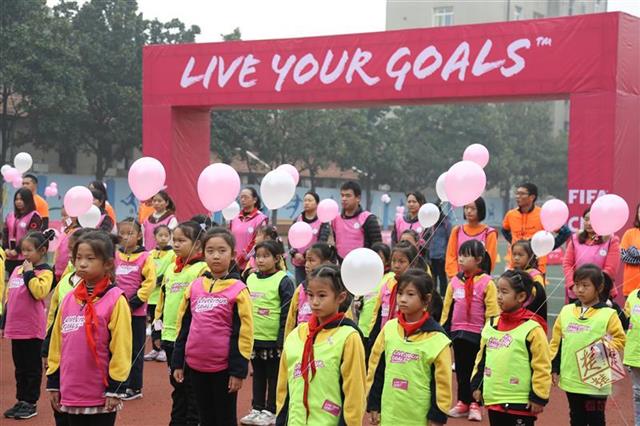 校园足球比赛女生,小学女生8人足球比赛视频大全