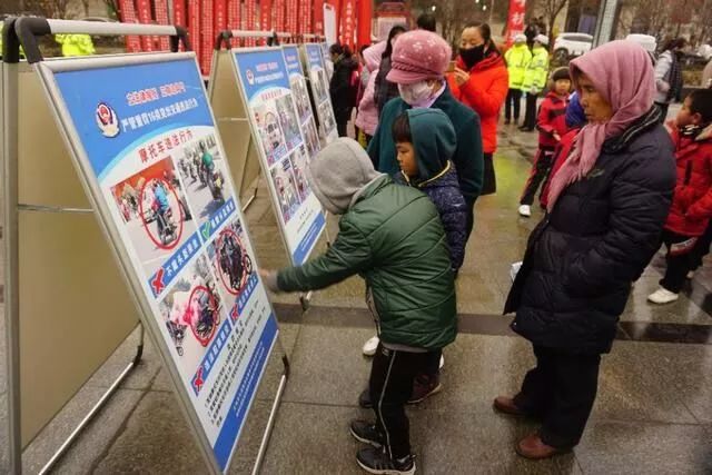 榆中公安开展“122”全国交通安全日主题宣传活动