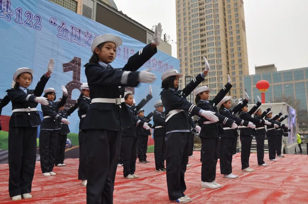 榆中公安开展“122”全国交通安全日主题宣传活动