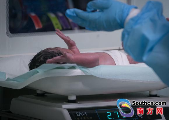 一个婴儿的诞生除了奇迹还有什么,一个婴儿突然降生