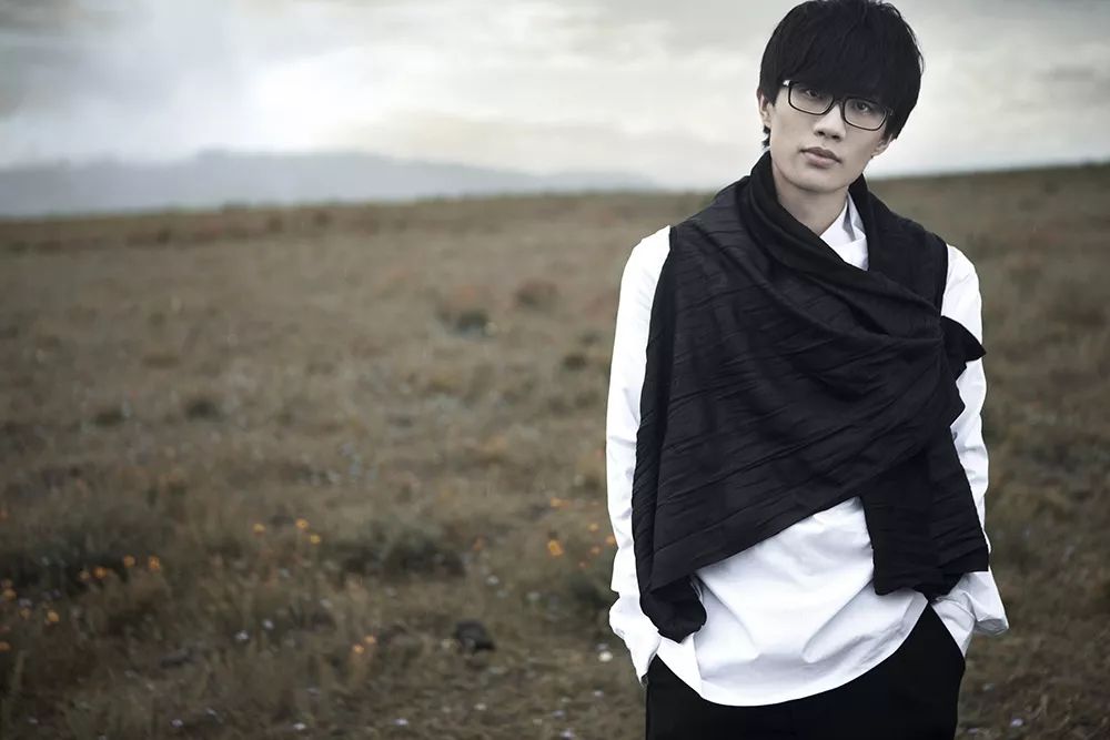 力压周杰伦、引领非主流、霸屏QQ空间…陪你长大的他，怎么混得这么惨？