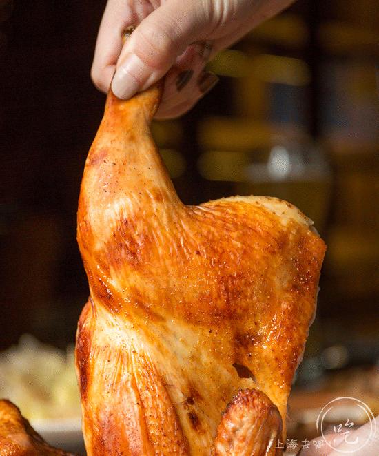 魔都惊现1200㎡「运动餐厅」！桌球飞镖无限畅玩，清晨2点才打烊！