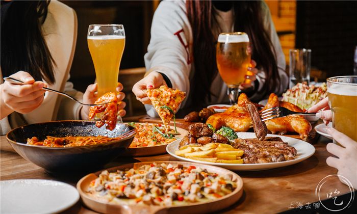 魔都惊现1200㎡「运动餐厅」！桌球飞镖无限畅玩，清晨2点才打烊！