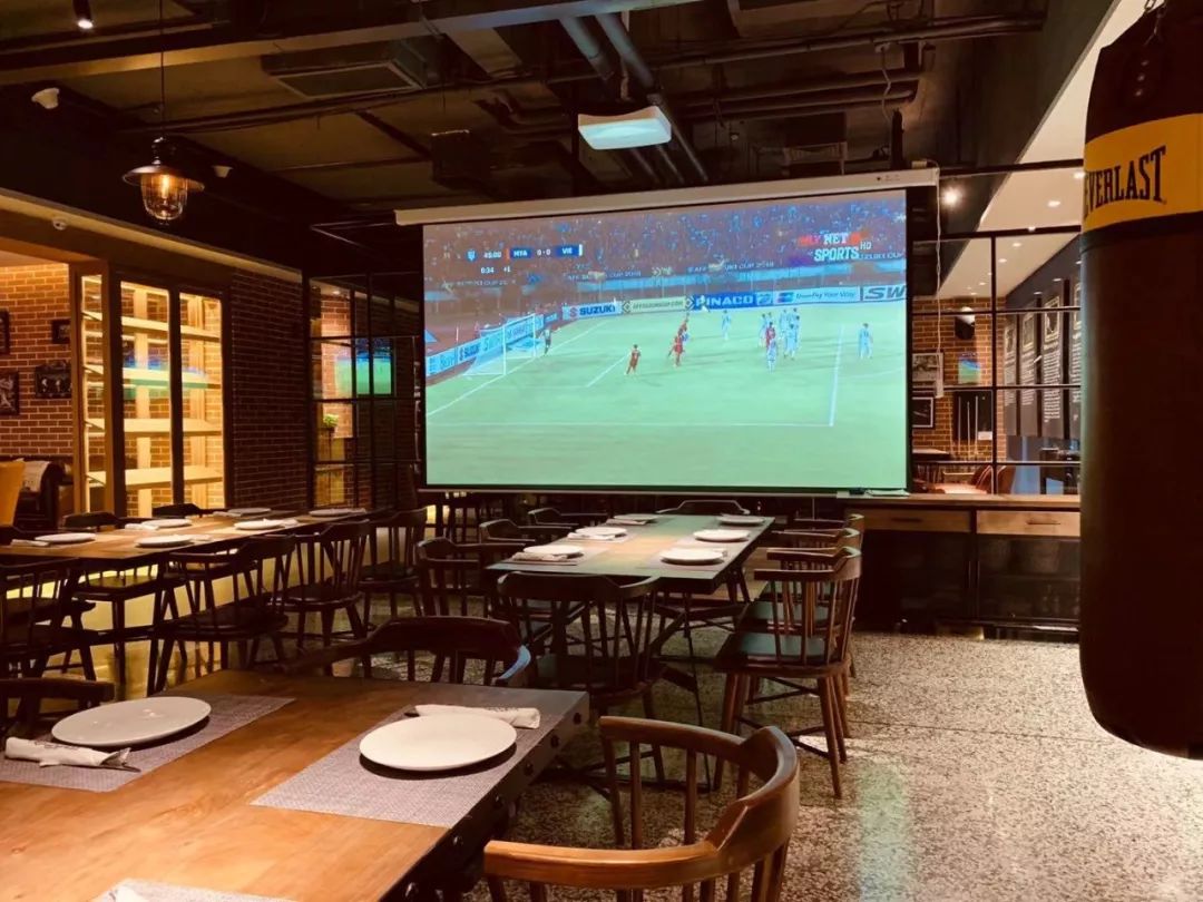 魔都惊现1200㎡「运动餐厅」！桌球飞镖无限畅玩，清晨2点才打烊！