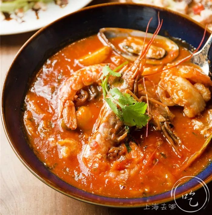 魔都惊现1200㎡「运动餐厅」！桌球飞镖无限畅玩，清晨2点才打烊！