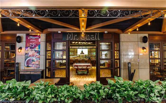 魔都惊现1200㎡「运动餐厅」！桌球飞镖无限畅玩，清晨2点才打烊！