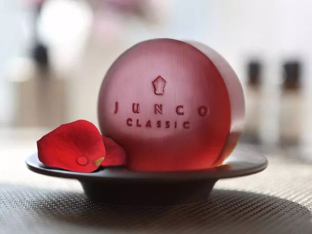 手工皂怎样用手打出绵密的泡沫 (晶莹剔透的手工皂)