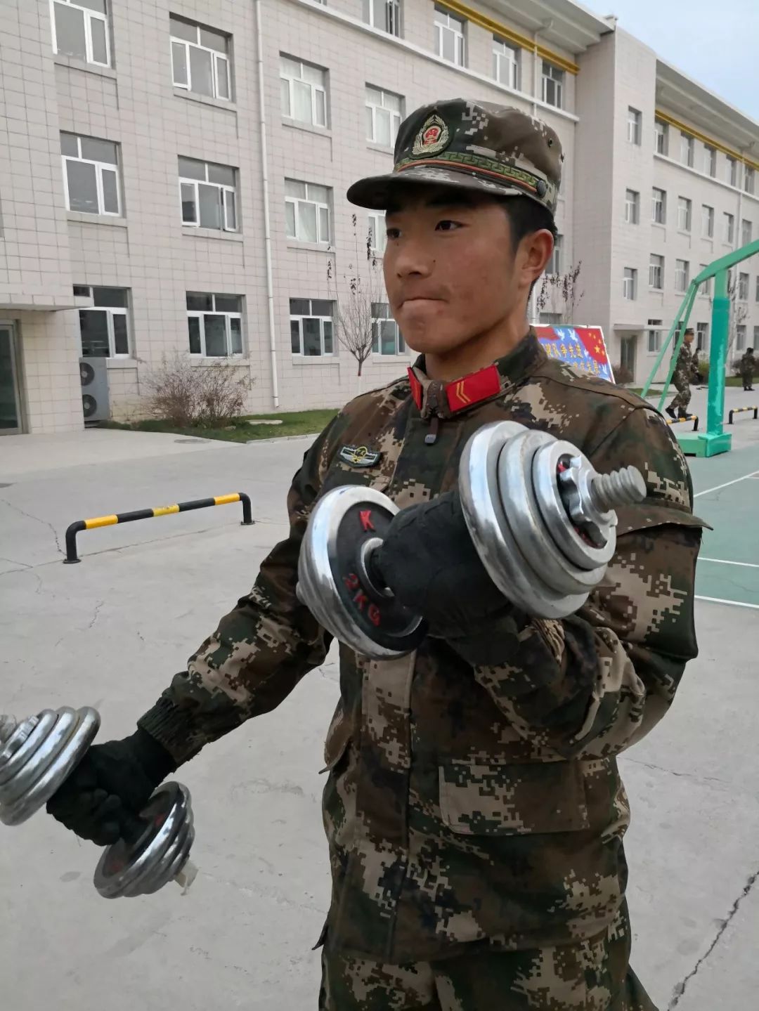 战友熄灯号小视频,熄灯号军旅曲