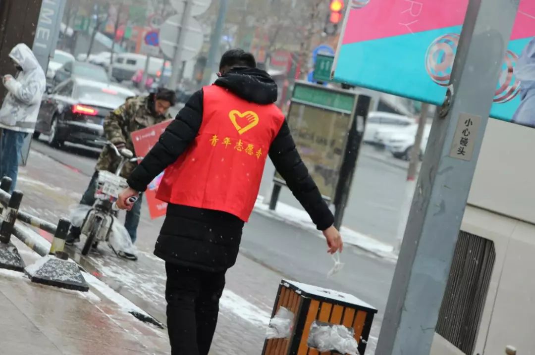 创建全国文明城市公益骑行活动,创建省级文明城市的志愿清扫活动