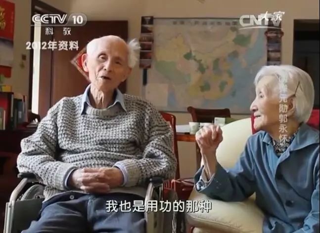 50年前的今天，他用自己的生命护住一份绝密文件！22天后，中国靠它震惊了世界！