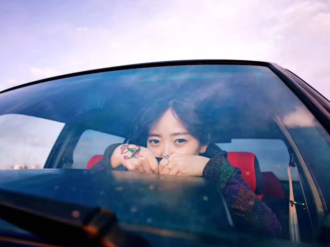 那个开着旅行咖啡车的女孩，暂别荒野重返都市