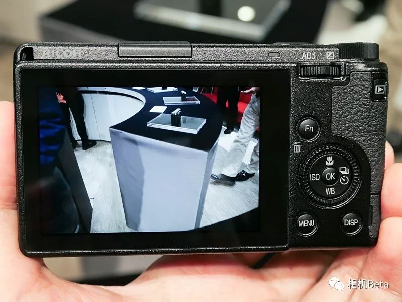 理光GRIII上手图，售价10万日元明年发布