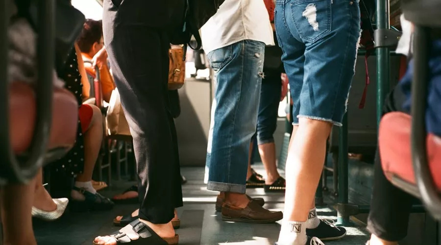 久视伤血久坐伤肉,久视伤血久坐伤骨久听伤气