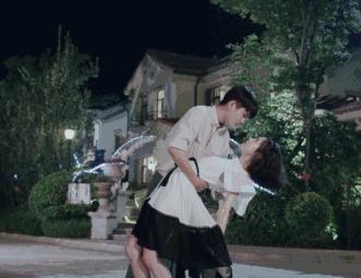 冰敷热敷崴脚,冰敷崴脚后更疼了