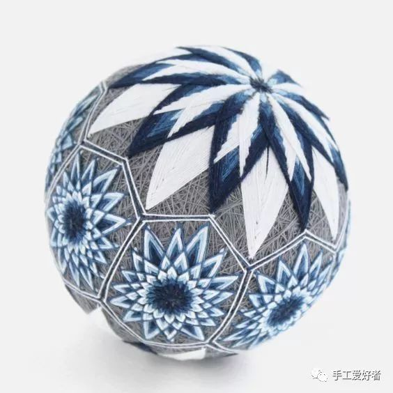 初雪飘下的日子，来缠一个毛线球吧