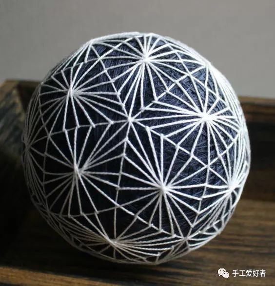 初雪飘下的日子，来缠一个毛线球吧