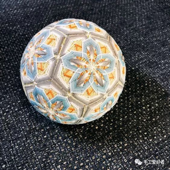 初雪飘下的日子，来缠一个毛线球吧