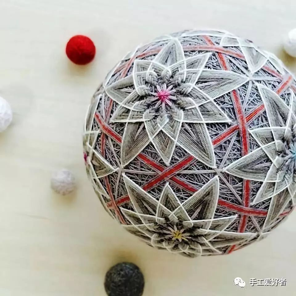 初雪飘下的日子，来缠一个毛线球吧