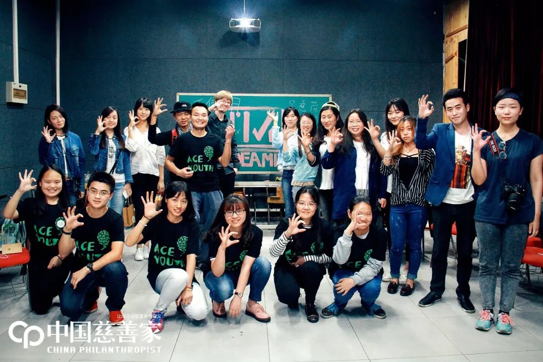 从一名大学老师到创立爱思青年，他想改变当下年轻人的“生存焦虑”