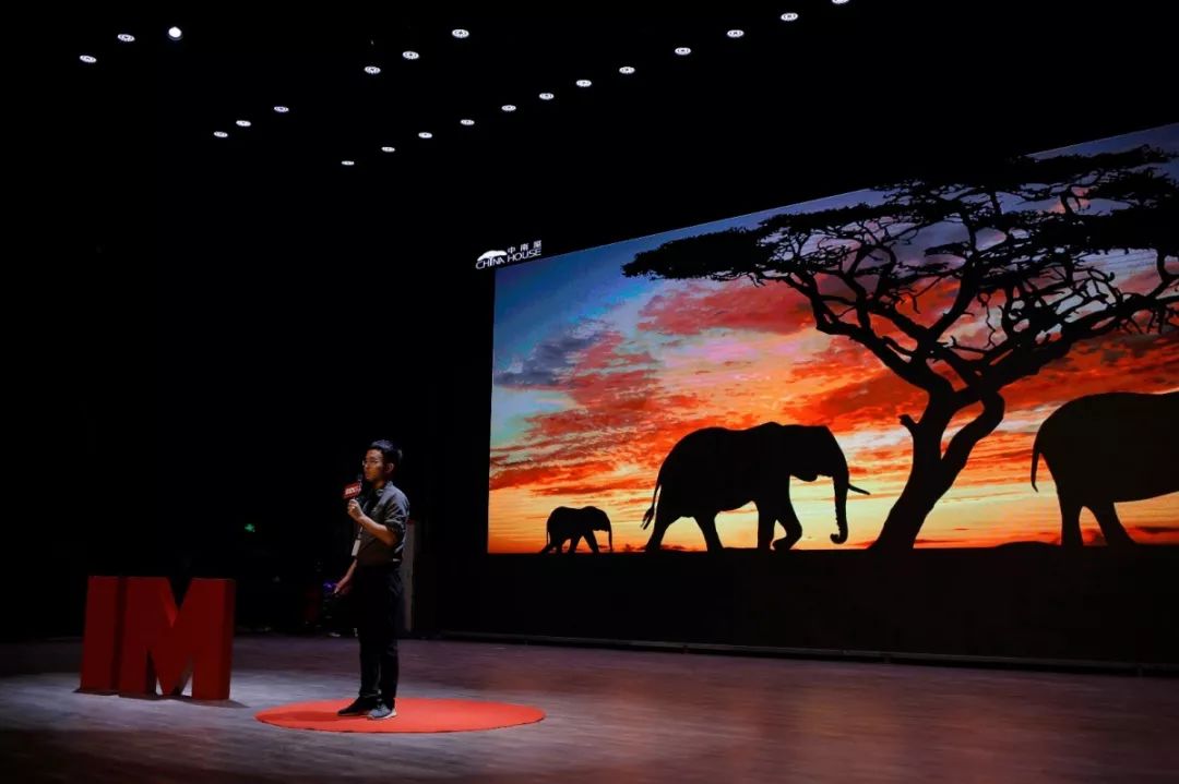 从一名大学老师到创立爱思青年，他想改变当下年轻人的“生存焦虑”